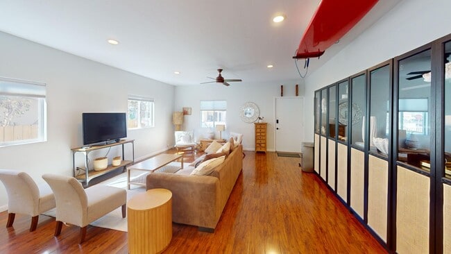 Building Photo - Short or Long Term Rental | ROOFTOP VIEWS!