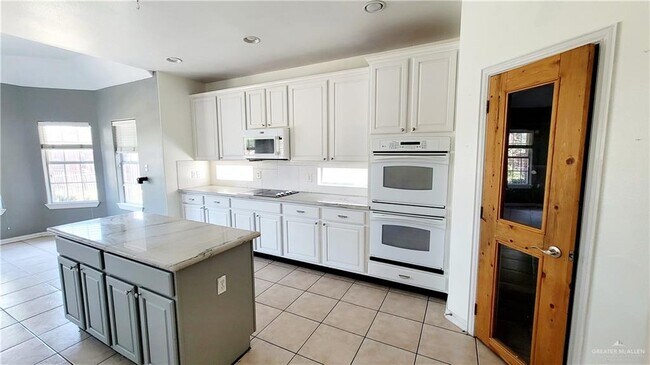 Building Photo - 25 El Jardin St