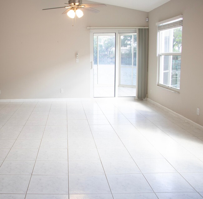Building Photo - 1037 Island Manor Dr