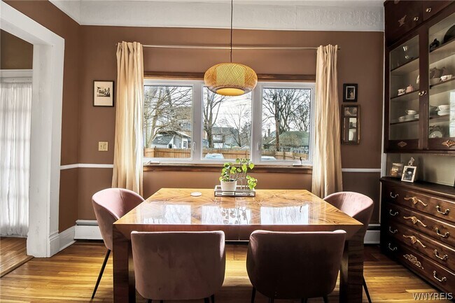 Building Photo - 370 Bryant St