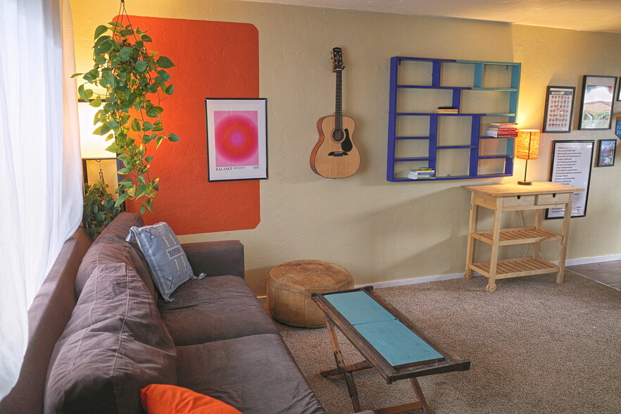 Building Photo - 2555 SW Pickford St