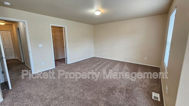Building Photo - 2369 SW Siskin Cir