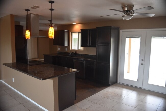 Building Photo - Awesome 5 Bed 2 Bath Home at ASU