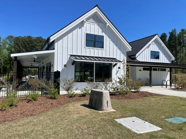 Building Photo - 2997 Farmhouse Dr