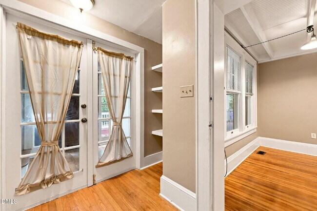 Building Photo - 407 Coolidge St