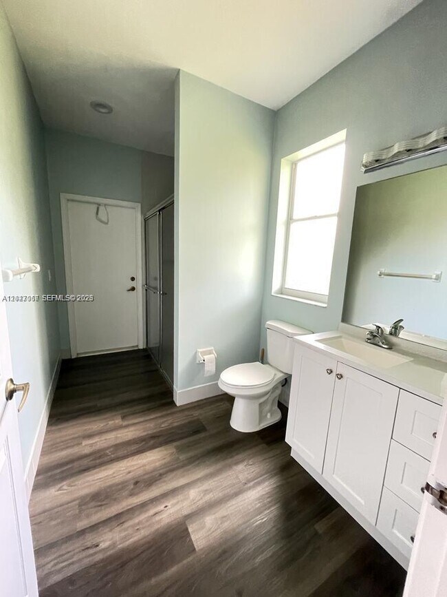 Building Photo - 558 Stonemont Dr