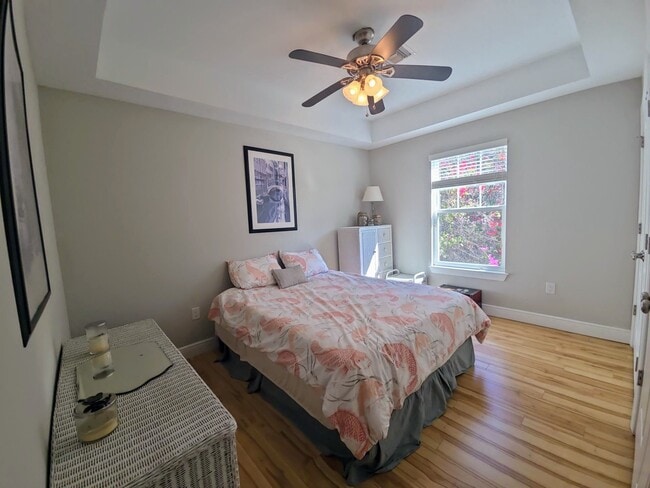 Building Photo - 857 10th Ave S