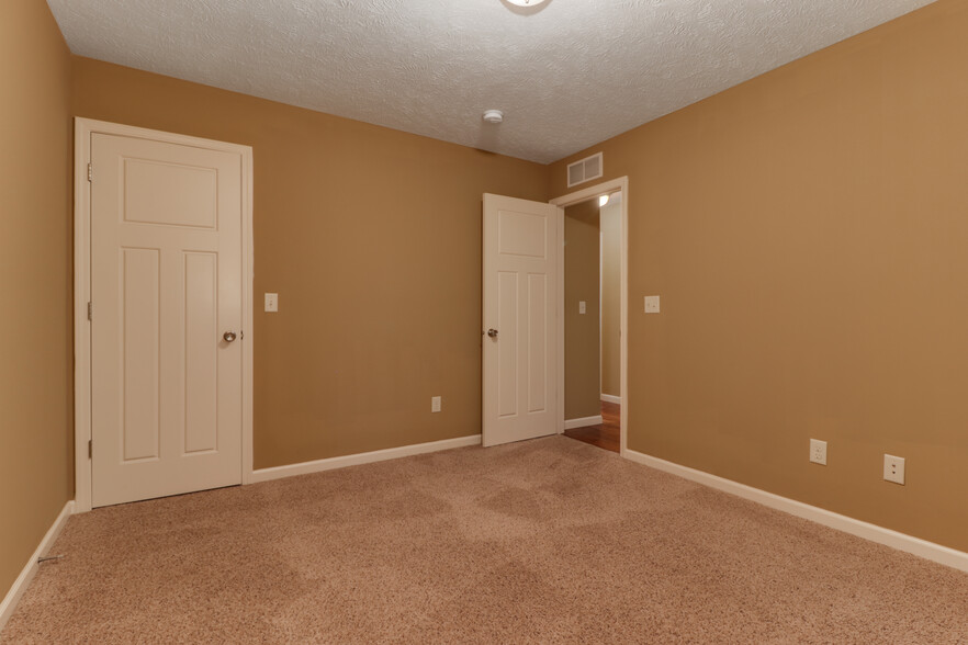 Building Photo - 98 W Cypress St