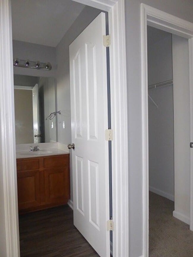 Building Photo - 3BR/2.5BA Townhome in Cobblestone Cove, Mo...