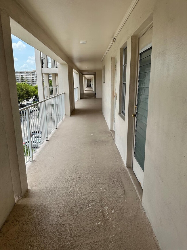 Building Photo - 2651 S Course Dr