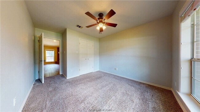 Building Photo - 1215 Glade St