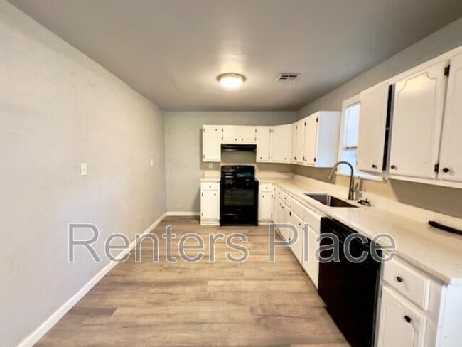 Building Photo - 3119 W 41st St