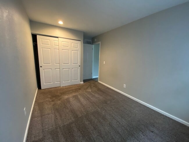 Building Photo - 5428 N Division St