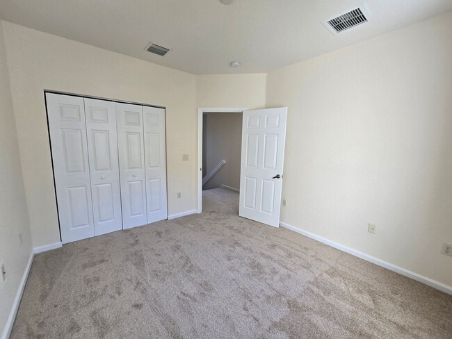 Building Photo - ANNUAL RENTAL - 3/2 BRADFORD PLACE