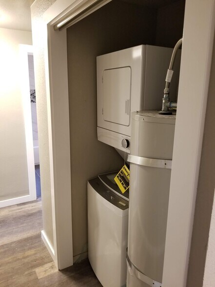 Building Photo - 2413 S 121 Pl