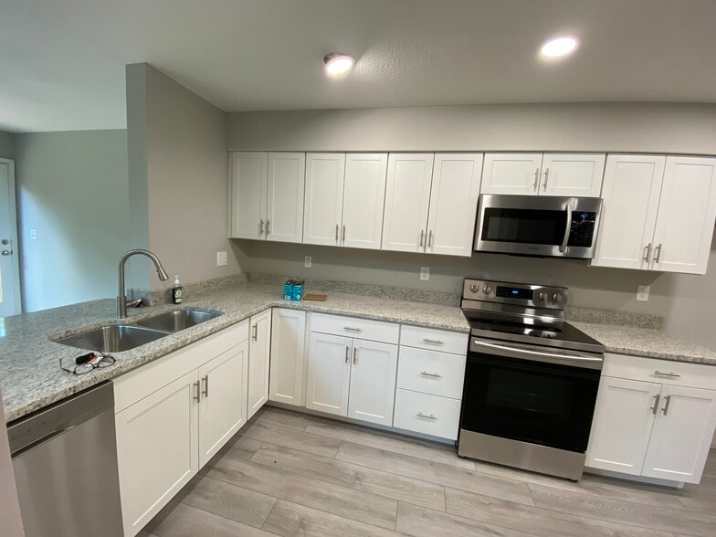 Building Photo - 557 Chadwood Dr