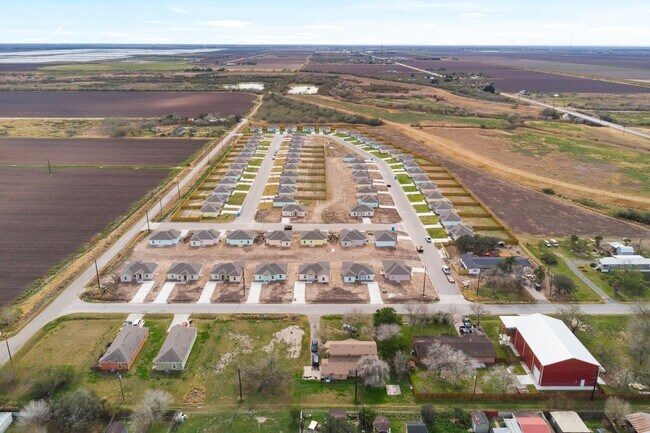 Building Photo - 2718 Maria Dr