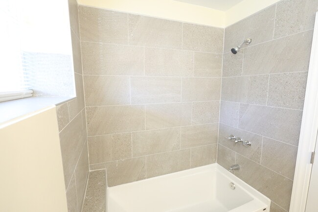 Building Photo - 6157 W Belmont Ave