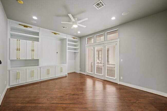 Building Photo - 1813 Dart St