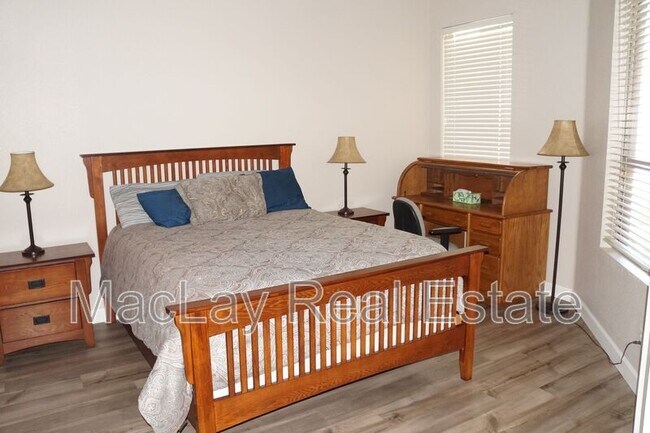 Building Photo - 9753 E Holiday Way