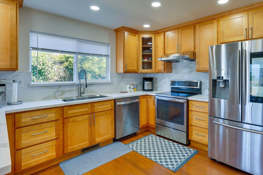 Building Photo - 5370 Bay Pointe Ct