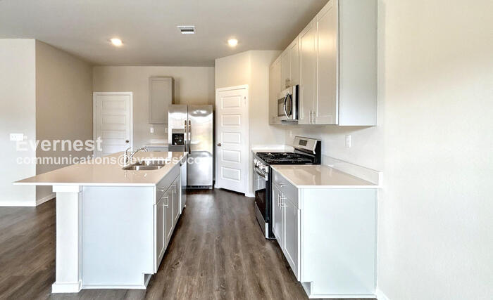 Building Photo - 5923 Hollyhock Ln