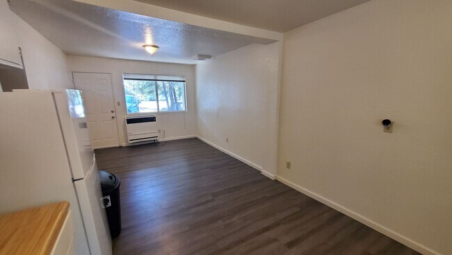 Building Photo - 2 Bedroom 1 Bath Duplex In Sierra Village With Trash & Water Included!!!