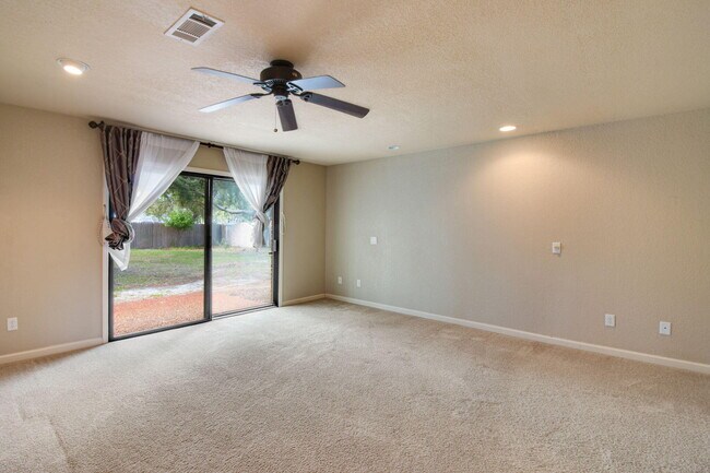 Building Photo - 6 Muskogee Ln