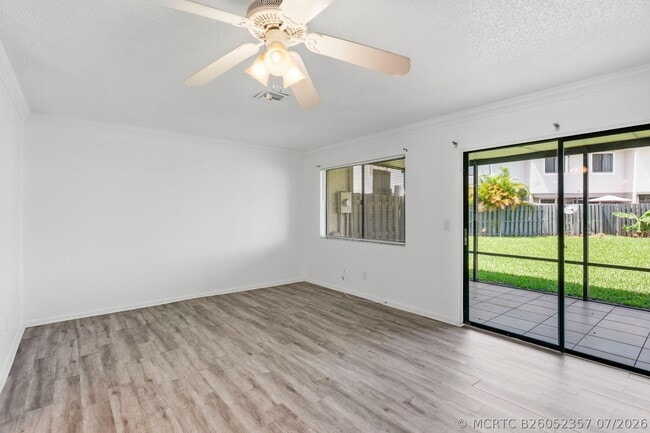 Building Photo - 2305 Seaside Dr