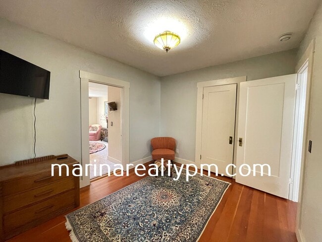 Building Photo - Welcome to this stunning 3 Bedroom 2 Bath ...