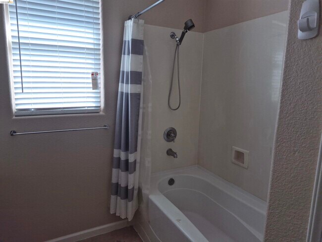 Building Photo - 4127 Cherry Point Ct
