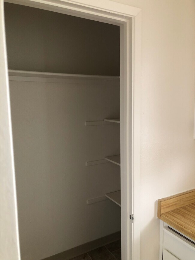 Building Photo - 25 W Swallow St