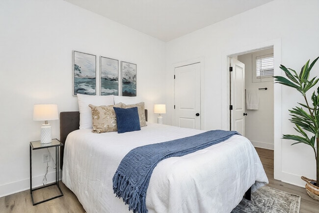 Building Photo - 206 Nelson Ave