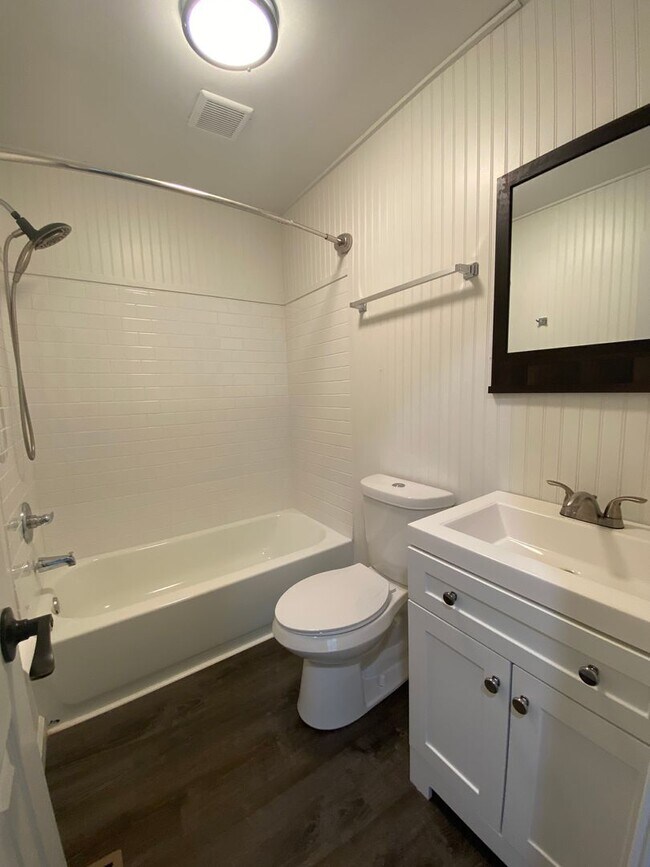 Building Photo - OCONEE COUNTY - Lovely 3 bedroom 2 bathroo...