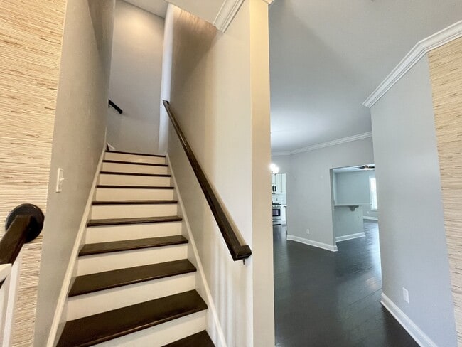 Building Photo - Three Bedroom, Cypress Ridge Townhouse!