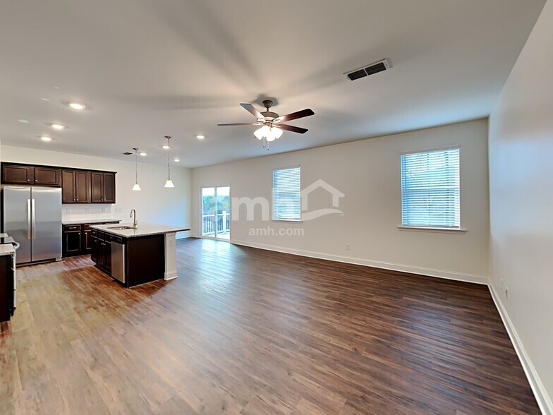 Building Photo - 455 Summit View Ct