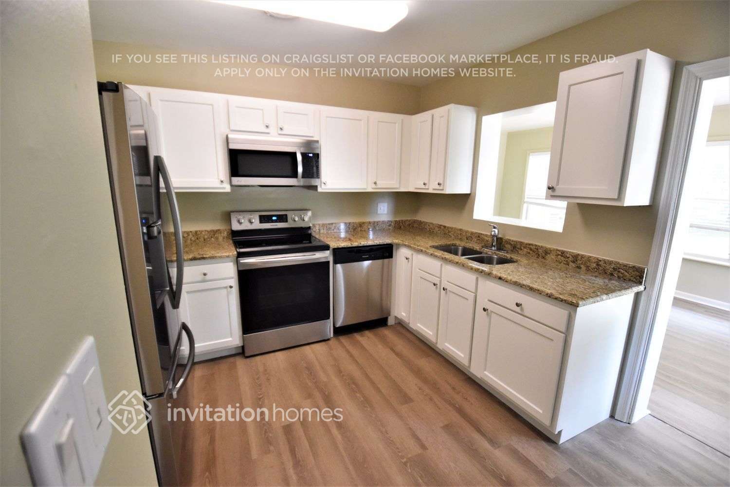 Building Photo - 3308 17th Ave W