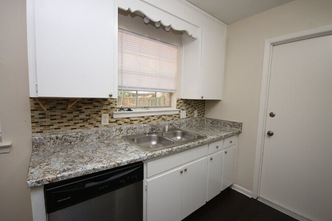 Building Photo - 4/2 Brick Home in Northeast Pensacola for ...