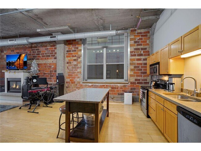 Building Photo - 521 S 7th St