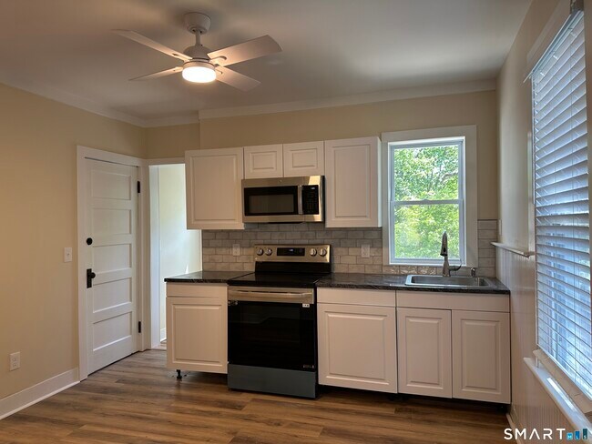 Building Photo - 46 Holbrook St