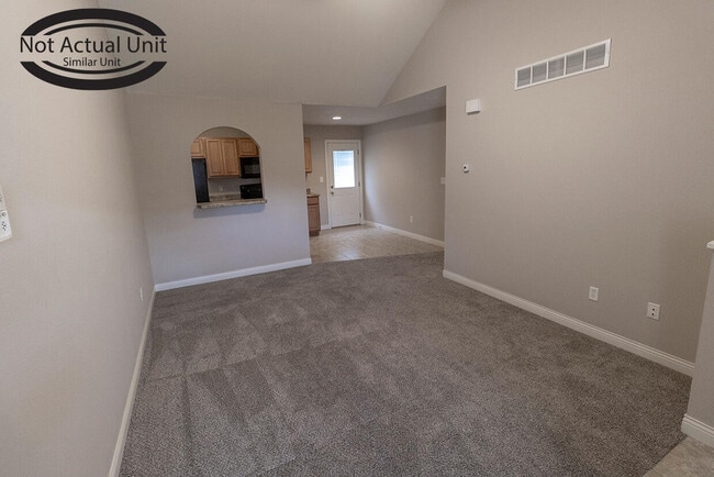 Building Photo - 7392 Arratt Ct