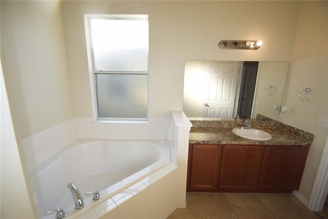 Building Photo - 823 Krenson Woods Ln