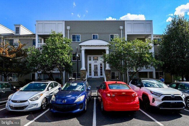 Building Photo - 4089 S Four Mile Run Dr