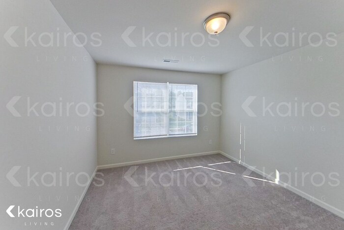 Building Photo - 204 Glenoaks Dr