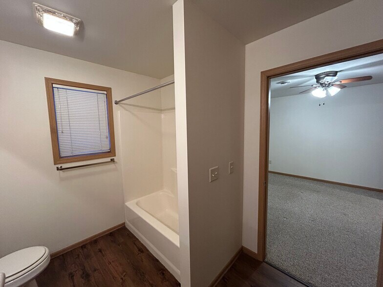 Building Photo - 4810 Southridge Ct