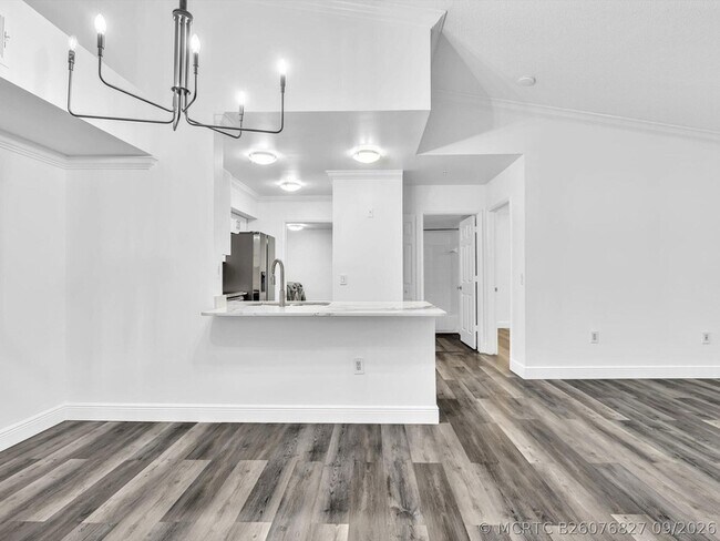 Building Photo - 2433 Centergate Dr