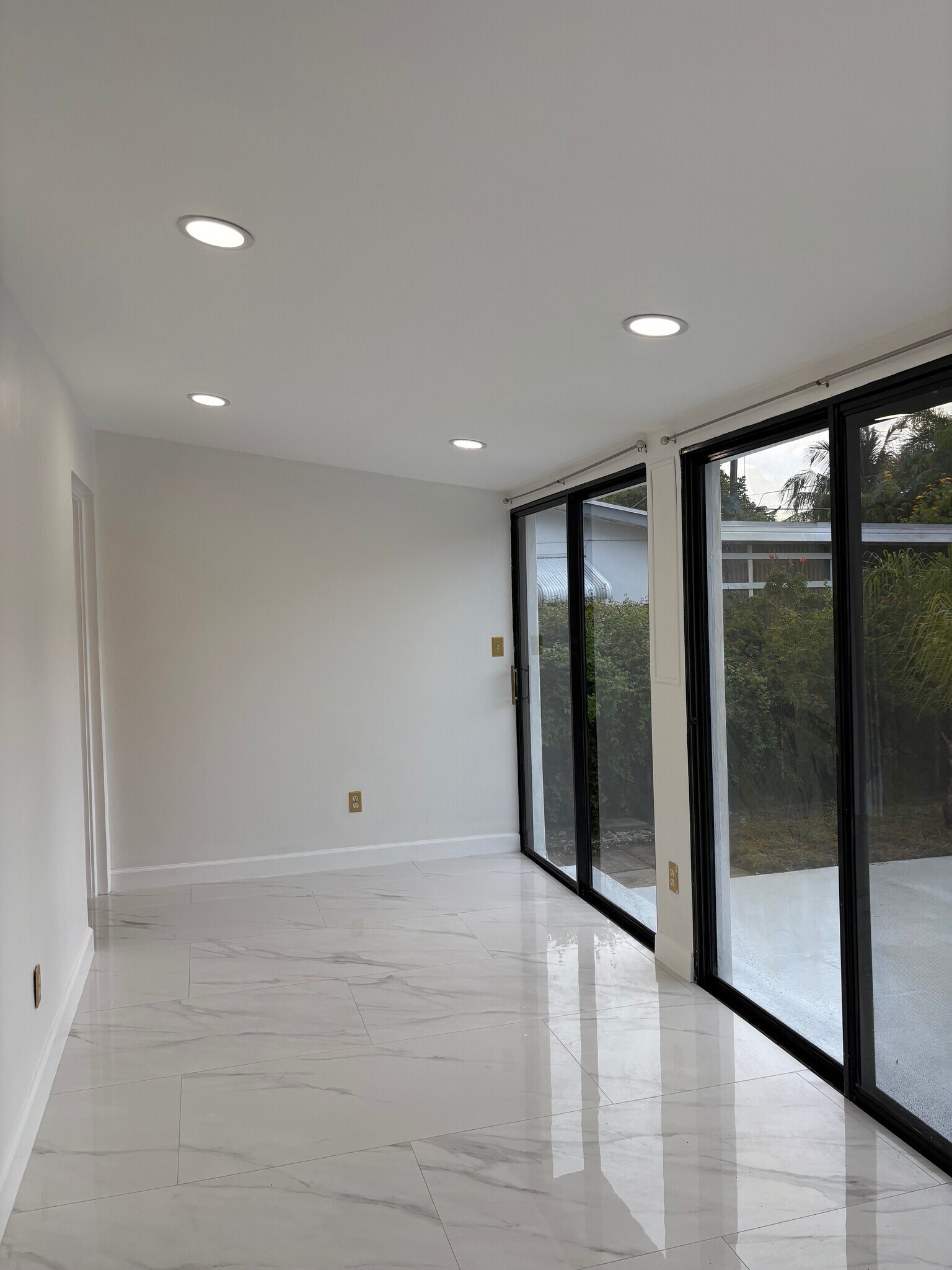 Building Photo - 355 Arlington Rd