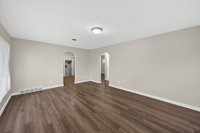 Building Photo - 336 Smith St