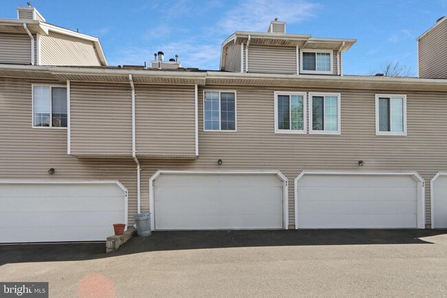 Primary Photo - 93 Birchwood Rd