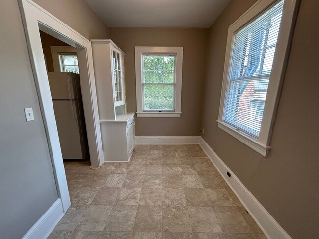 Building Photo - Adorable One Bedroom Apartment in Dilworth!